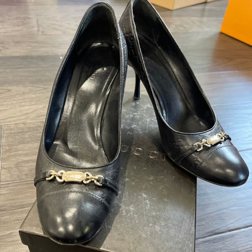 Gucci pumps